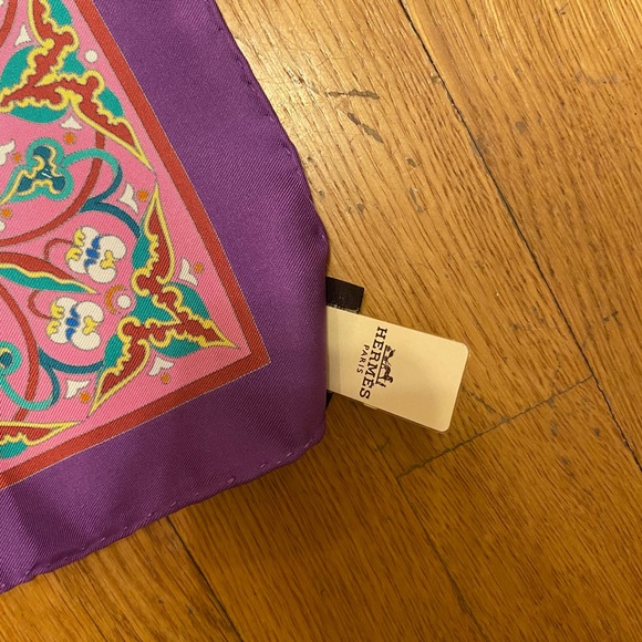 Hermès silk scarf - Picture 5 of 5